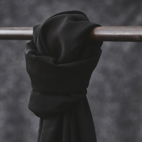 Smooth Drape Twill - Farbe "black" von meetMILK